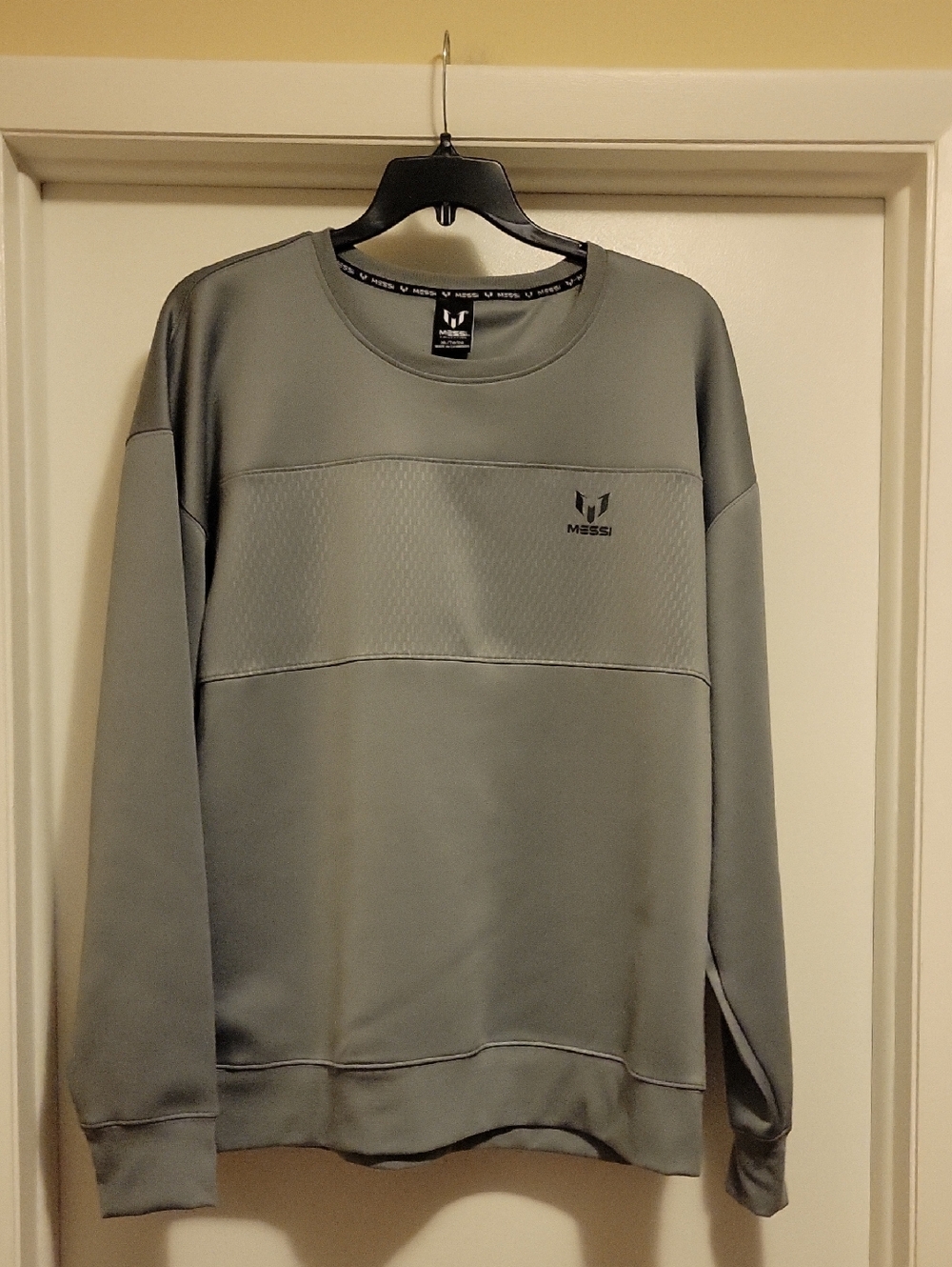 NWT: MESSI Collecrion Men's Long Sleeve Crewneck Sweatshirt